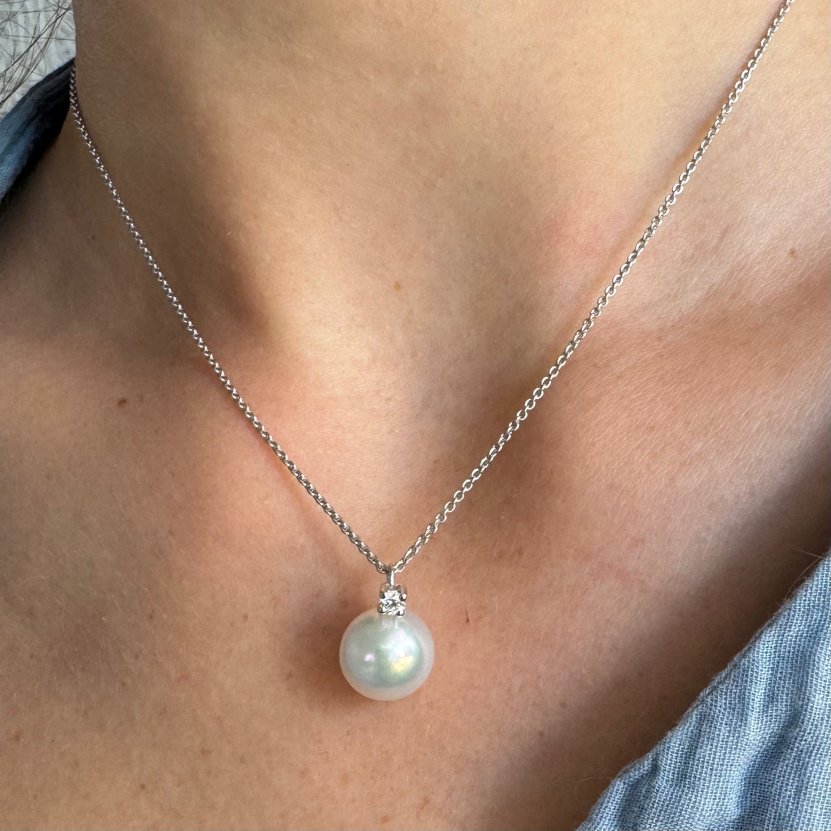 Pendientes de arrastre con diamantes.