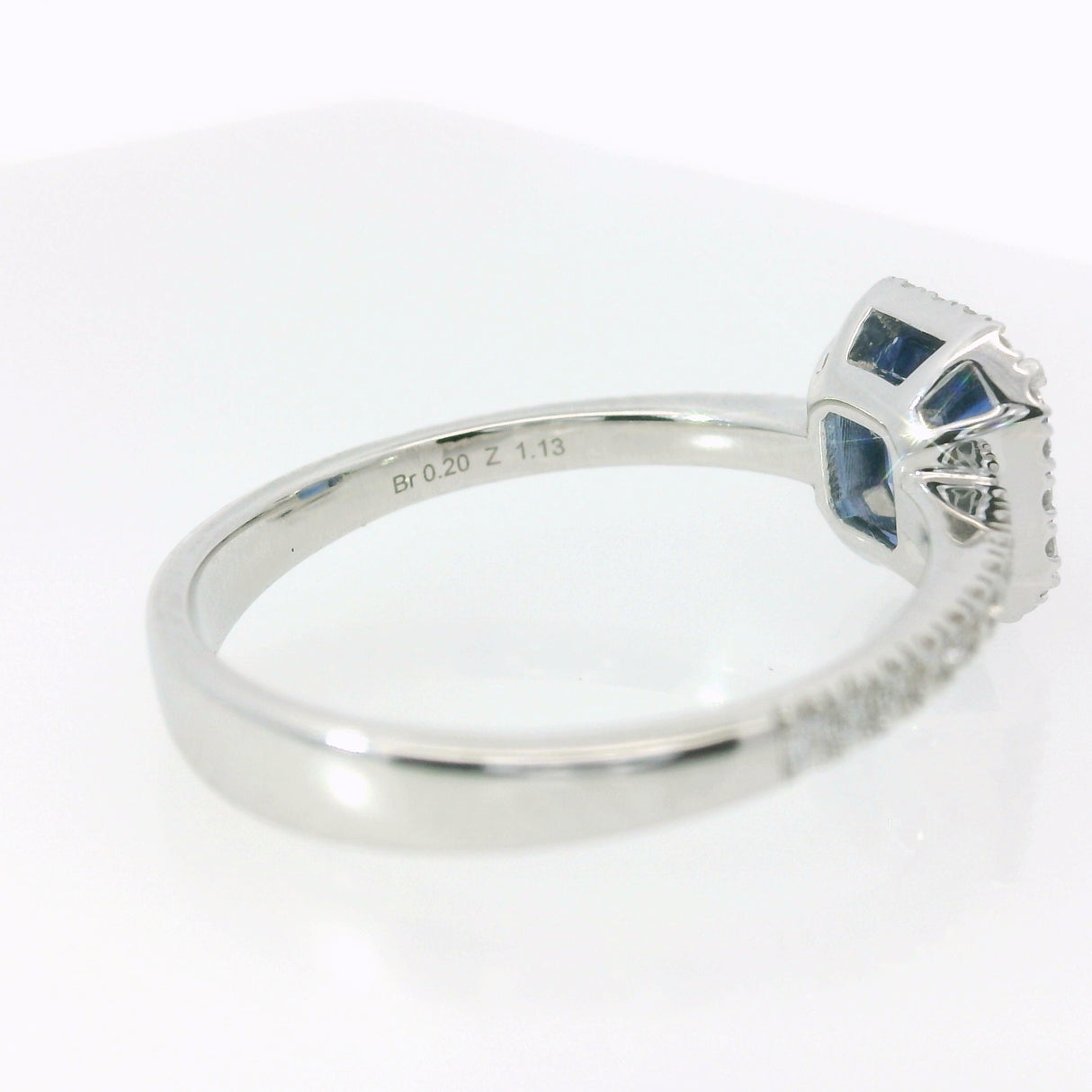 Anello in Oro Bianco con Zaffiro 1.13kt e Diamanti