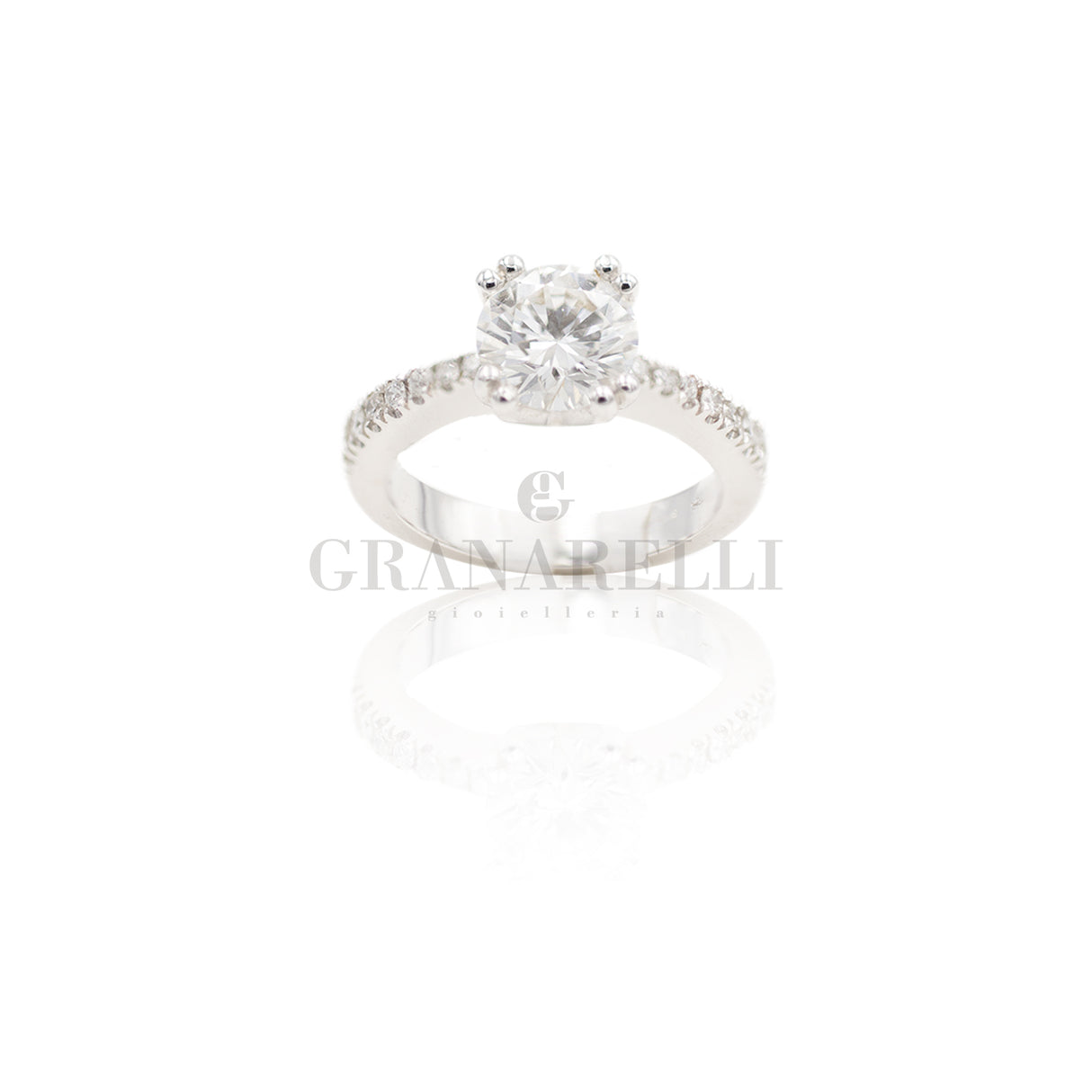 Anillo de corazón de zafiro y diamante