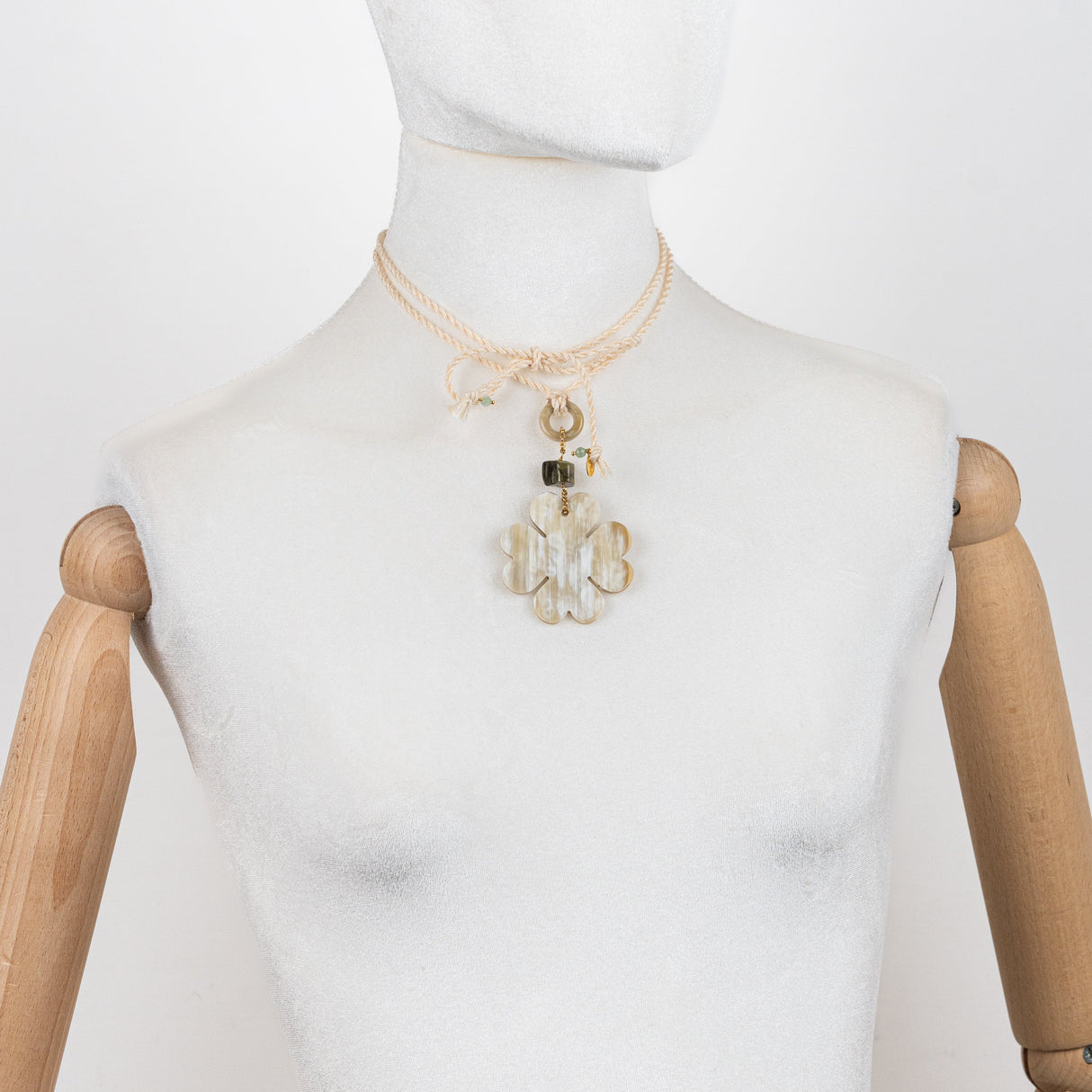 Collana Corda sabbia e Quadrifoglio