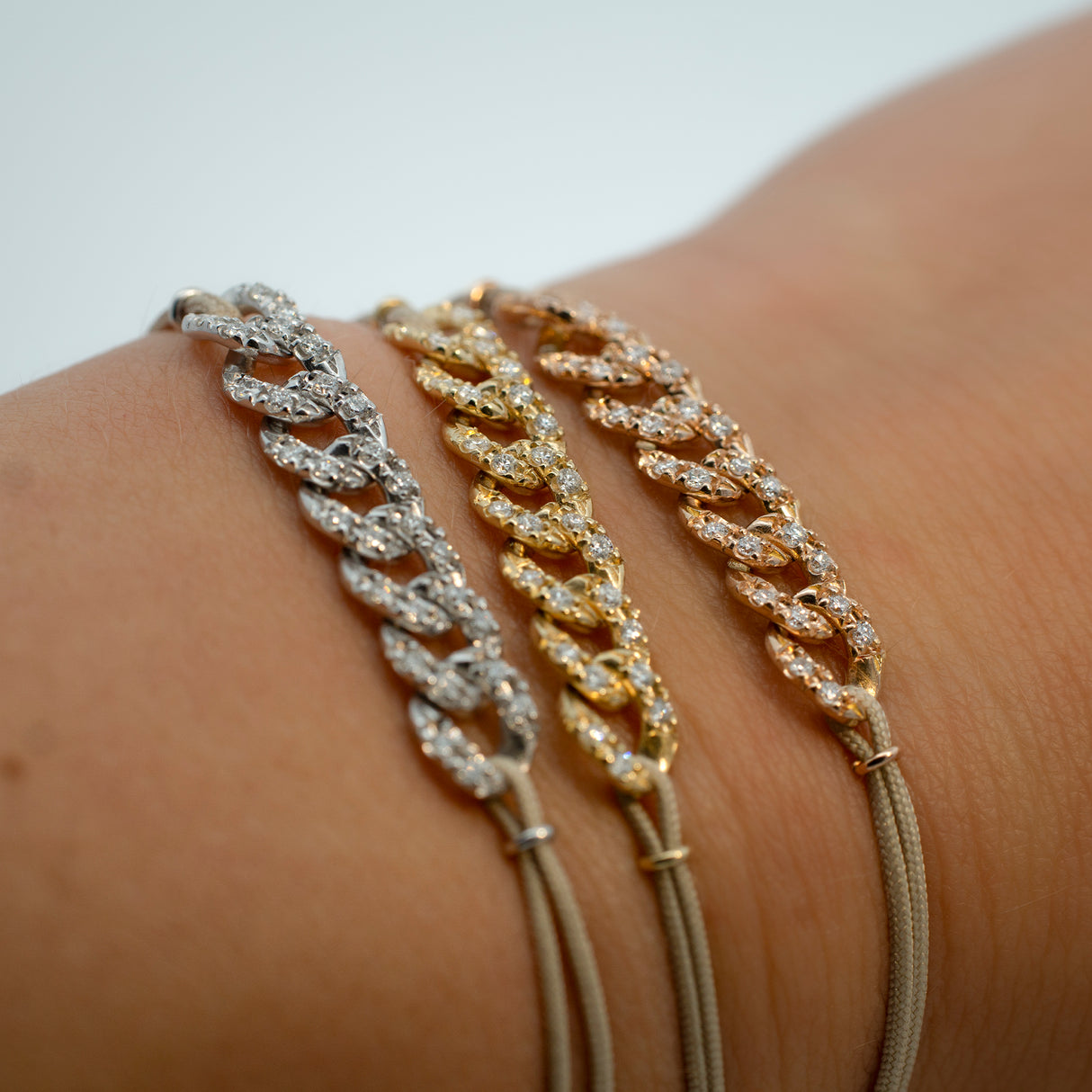 Bracciale Groumette In Oro bianco su cordino beige-Bracciali-GRANARELLI-Gioielleria Granarelli