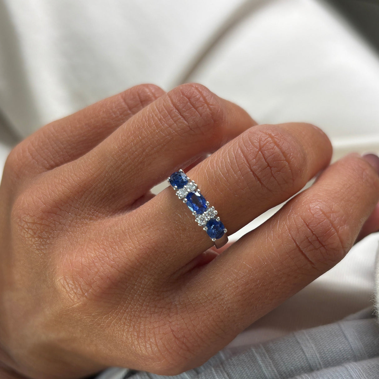 Anello Fedina 3 Zaffiri e Diamanti Bianchi