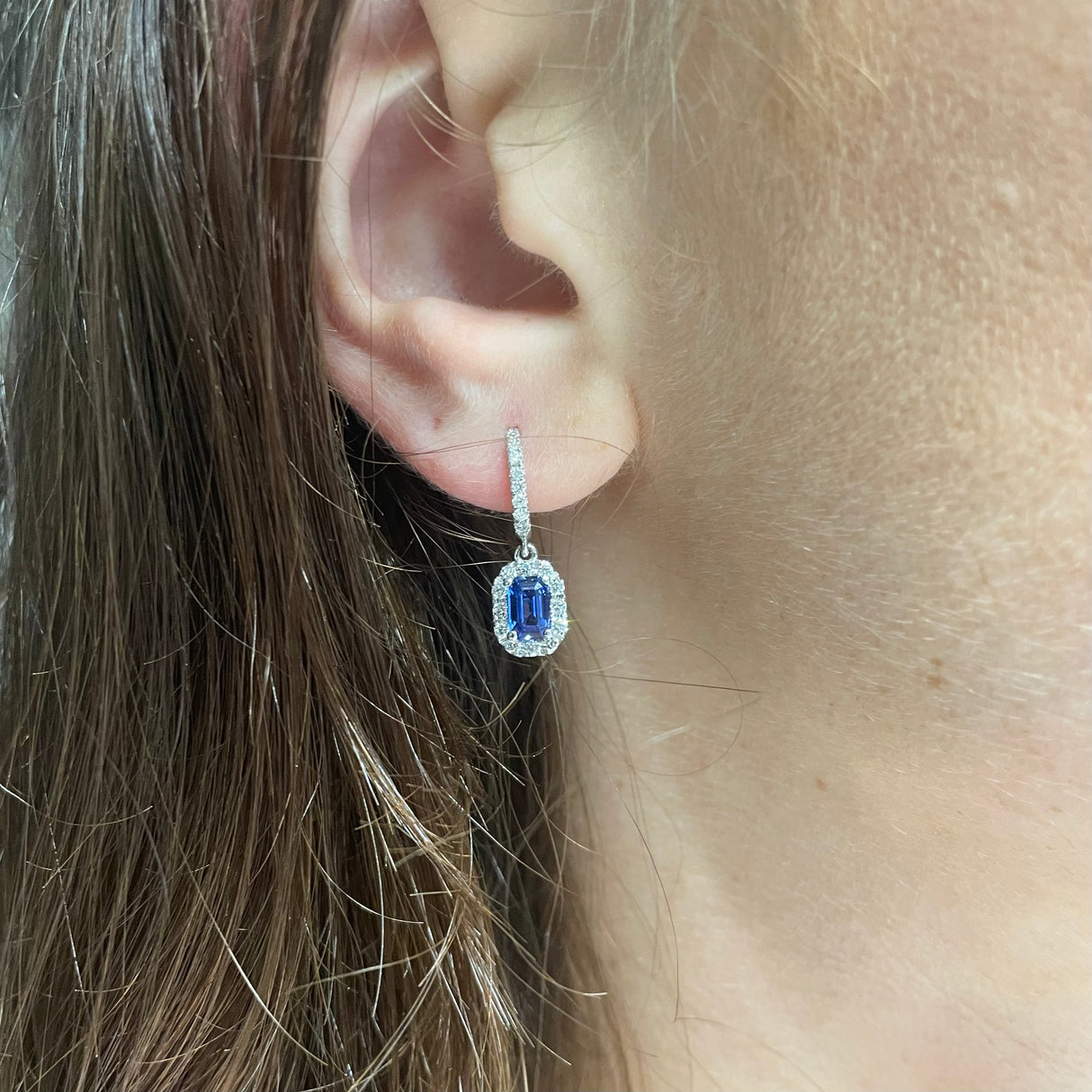 Orecchini Zaffiro e Diamanti pendenti in Oro Bianco-Orecchini-CRIVELLI-Gioielleria Granarelli