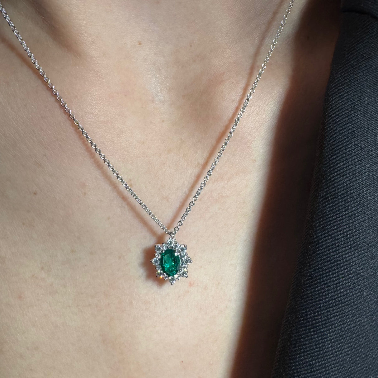 Girocollo Smeraldo e Diamanti in Oro Bianco