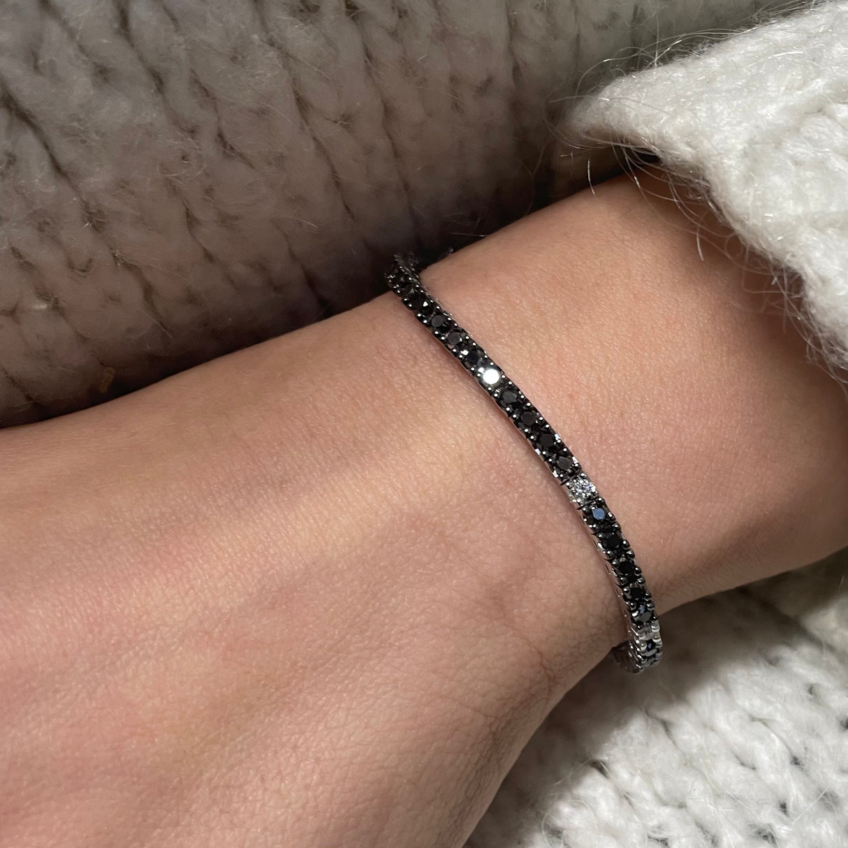 Bracciale Tennis Spot Oro Bianco Diamanti e Diamanti Neri 3.20-Bracciali-CRIVELLI-Gioielleria Granarelli