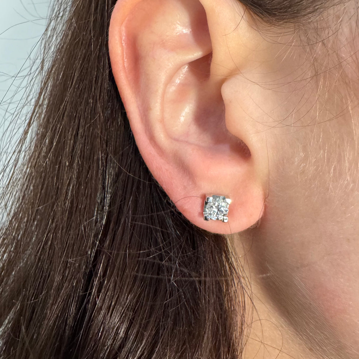 1.03kt light point earrings with square bezel