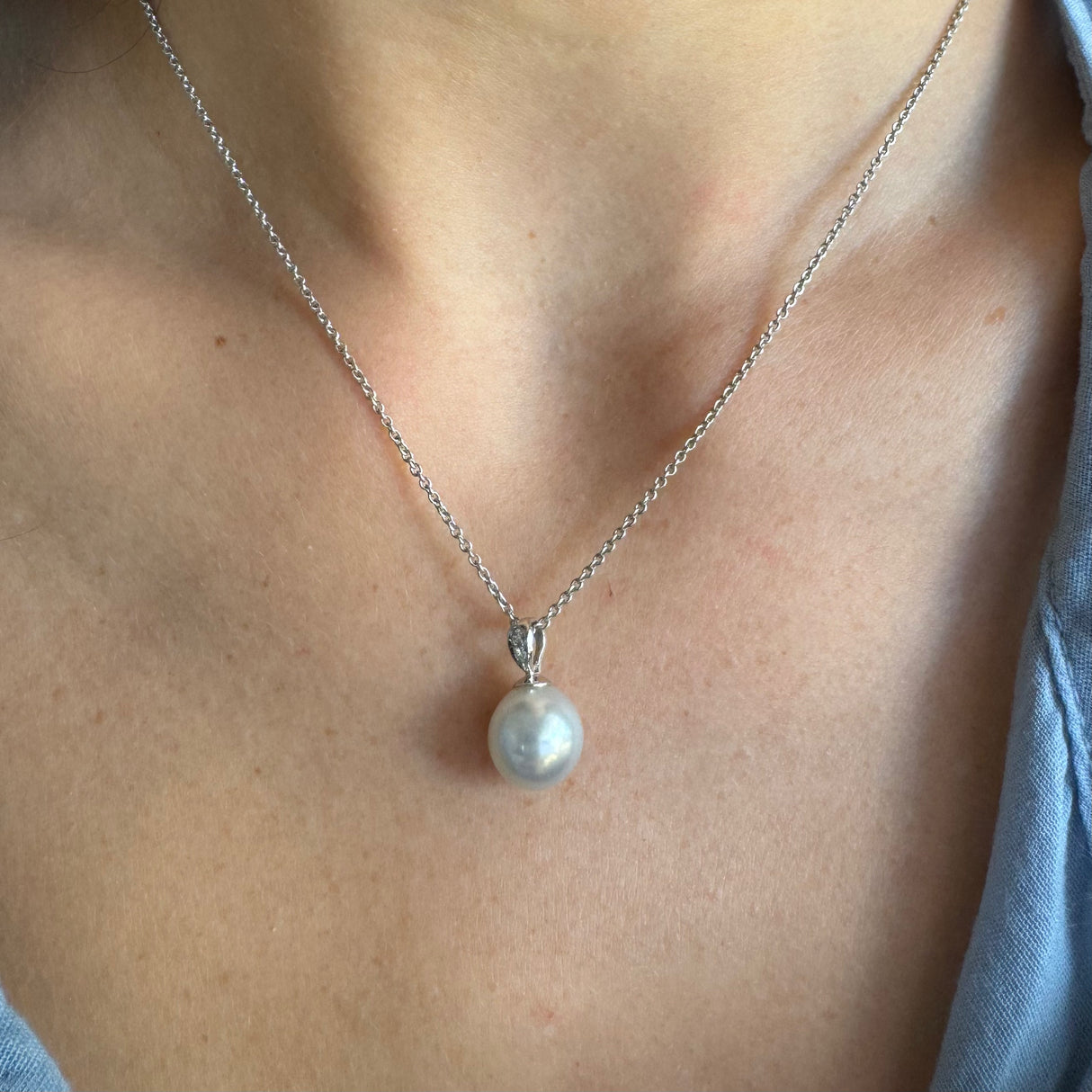 Pendientes de arrastre con diamantes.