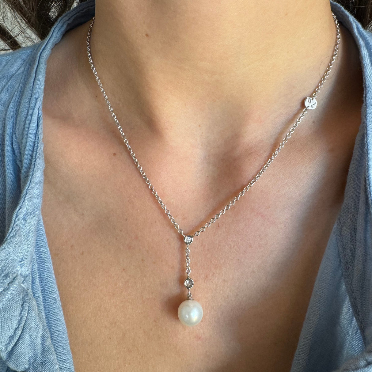 Pendientes de arrastre con diamantes.