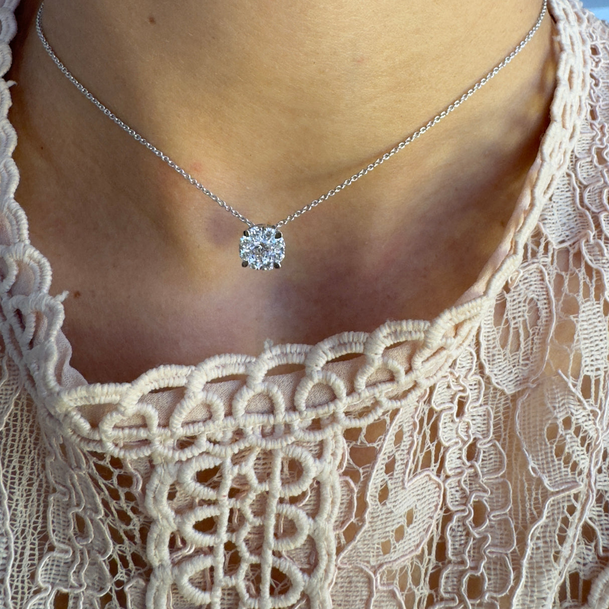 Helle Illusion Halskette.