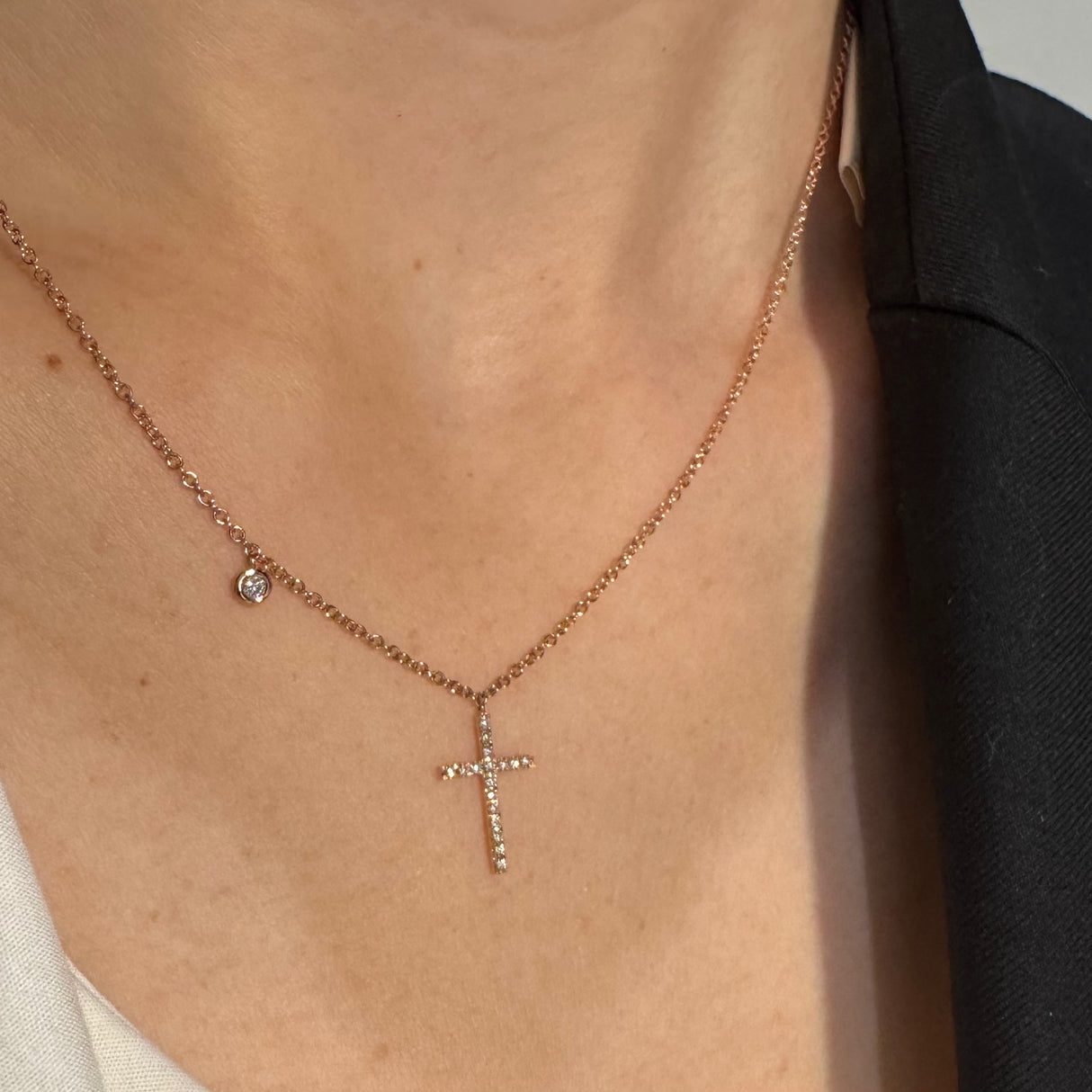 Girocollo Oro Rosa Croce con Diamanti