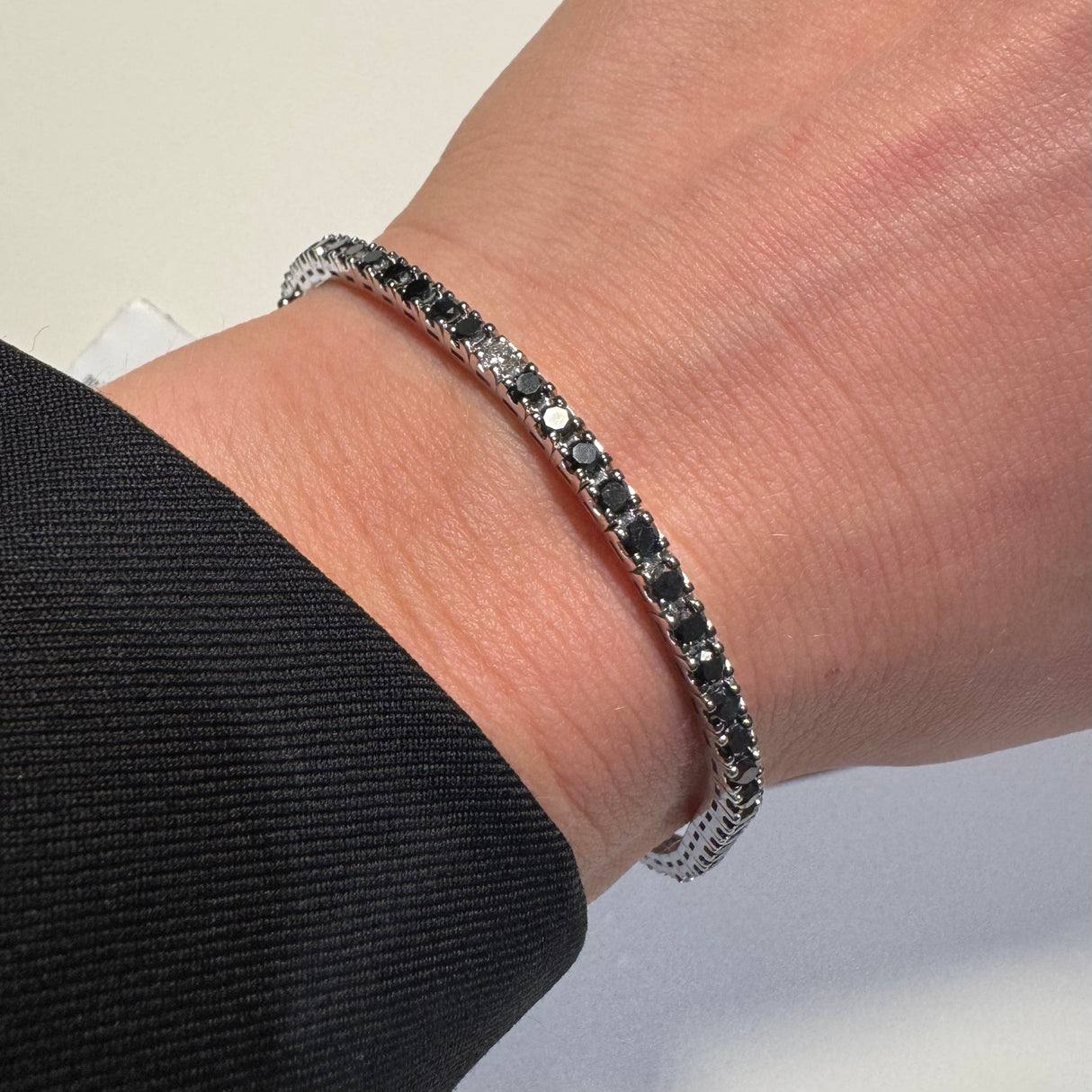 Bracciale Tennis Oro Bianco con Diamanti Neri 3,85ct e Bianchi