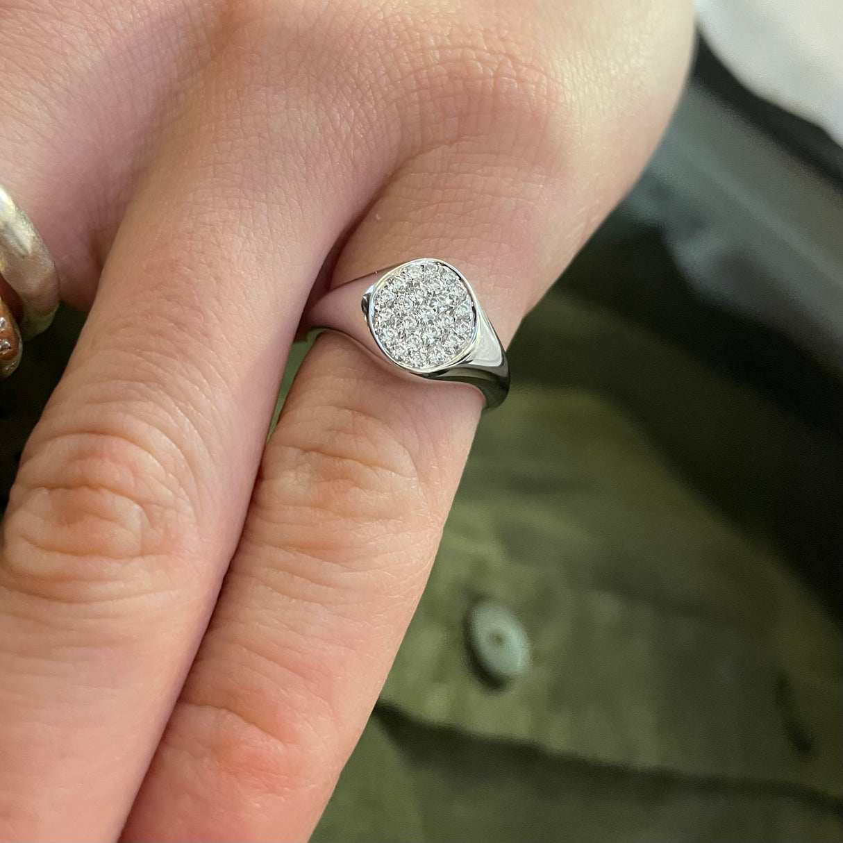 Anello Chevalier Pavé di Diamanti Oro bianco