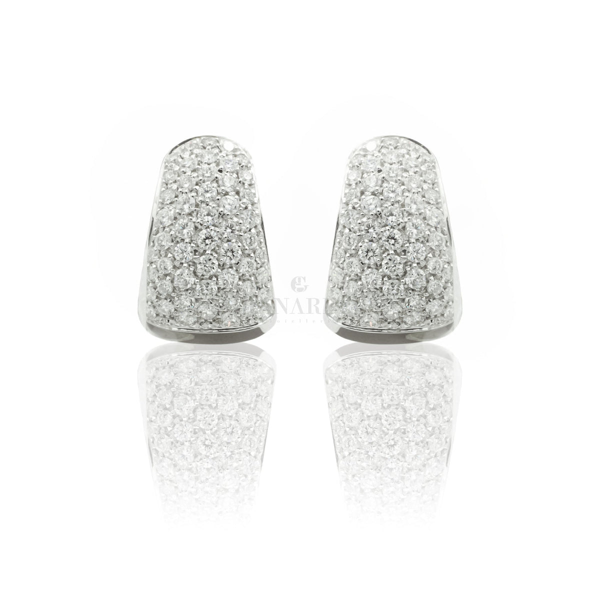 Orecchini Huggie moderni con pavé di oro e diamanti Orecchini Huggie moderni con pavé di oro e diamanti