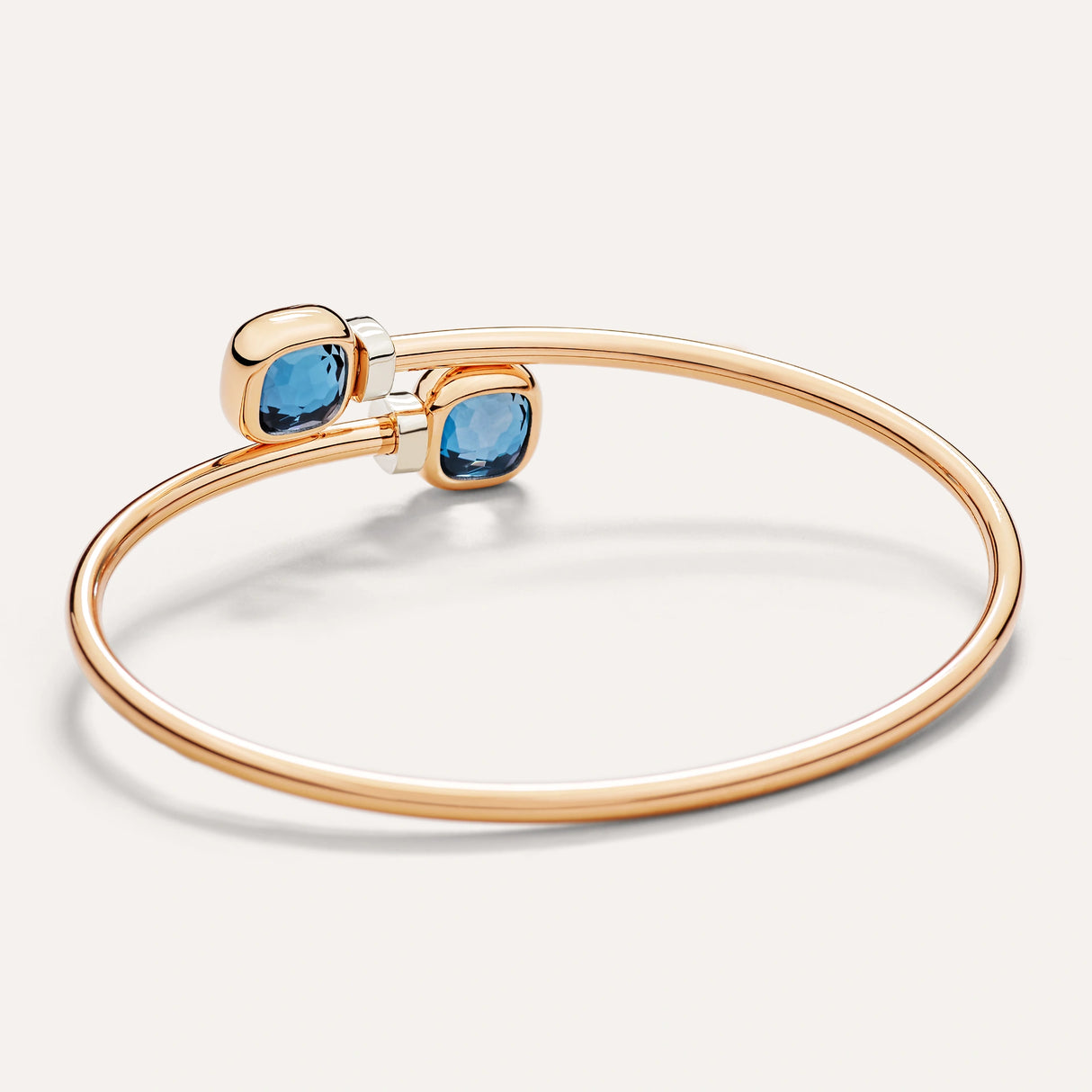 Bracciale Bangle Nudo in Oro Rosa con Topazio Blu London e Diamanti-Bracciali-POMELLATO-Gioielleria Granarelli