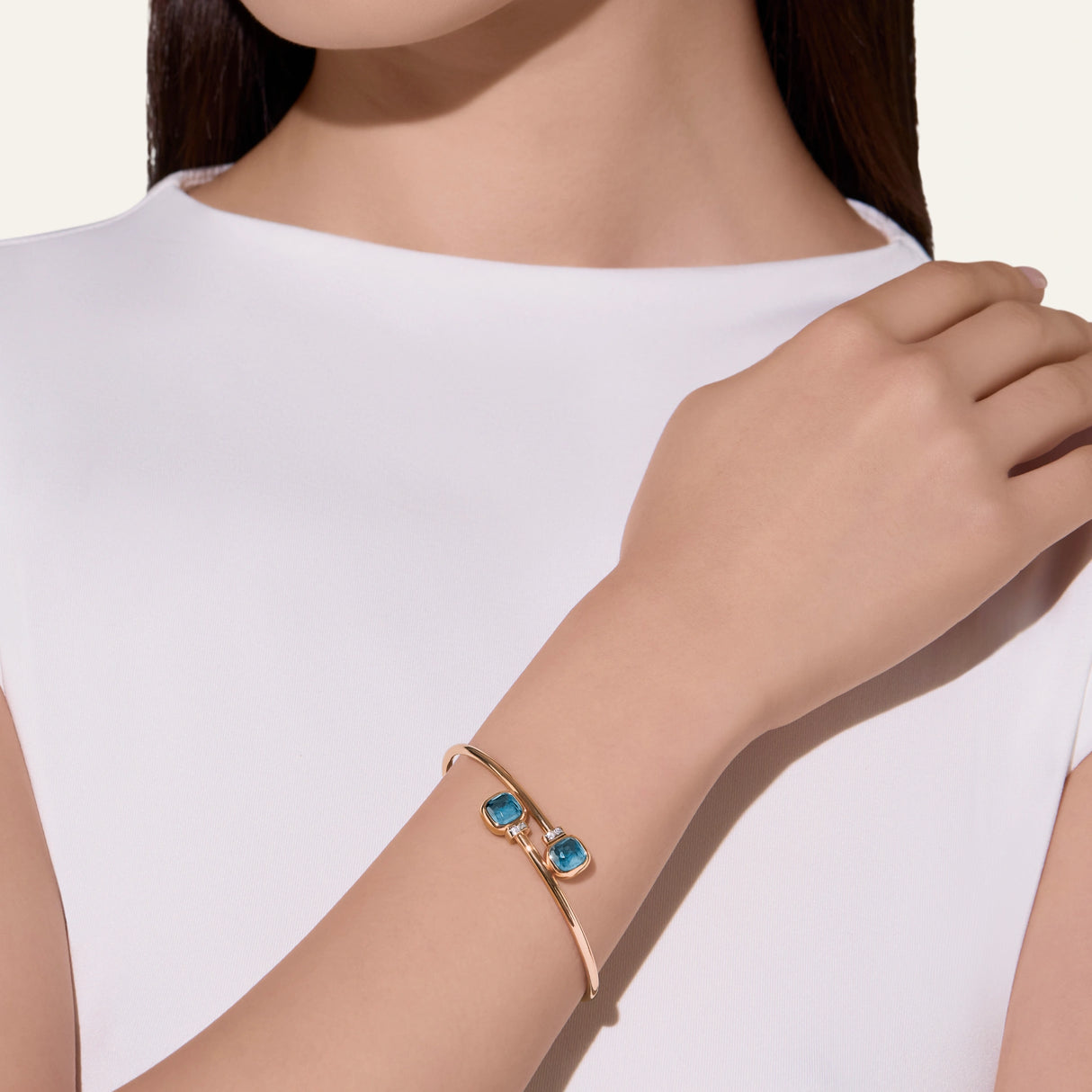 Bracciale Bangle Nudo in Oro Rosa con Topazio Blu London e Diamanti-Bracciali-POMELLATO-Gioielleria Granarelli