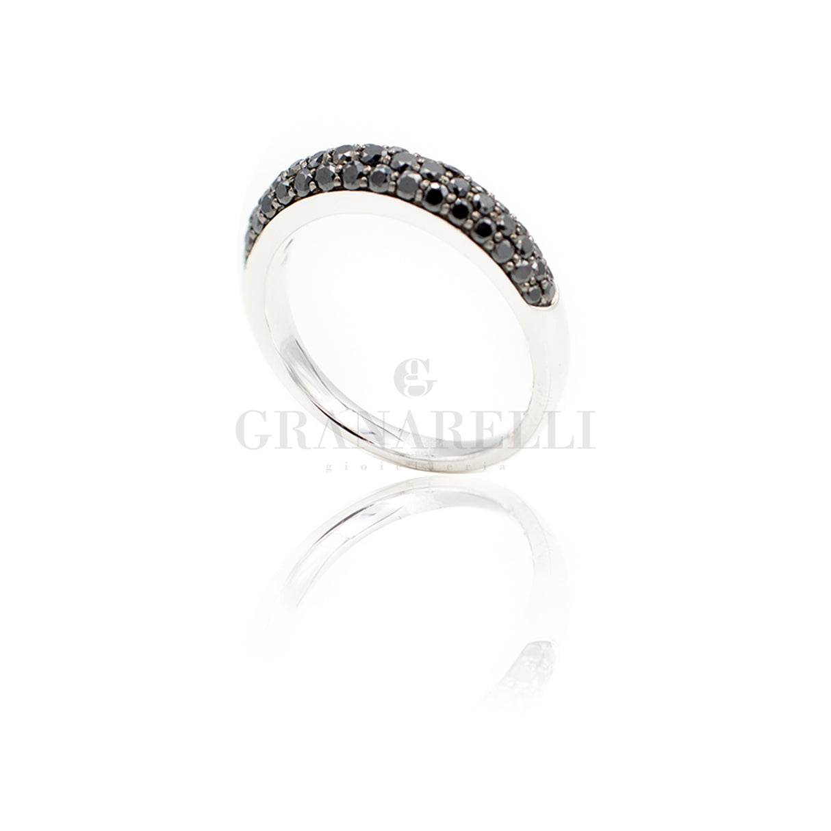 White gold ring and bright black 0.79kt
