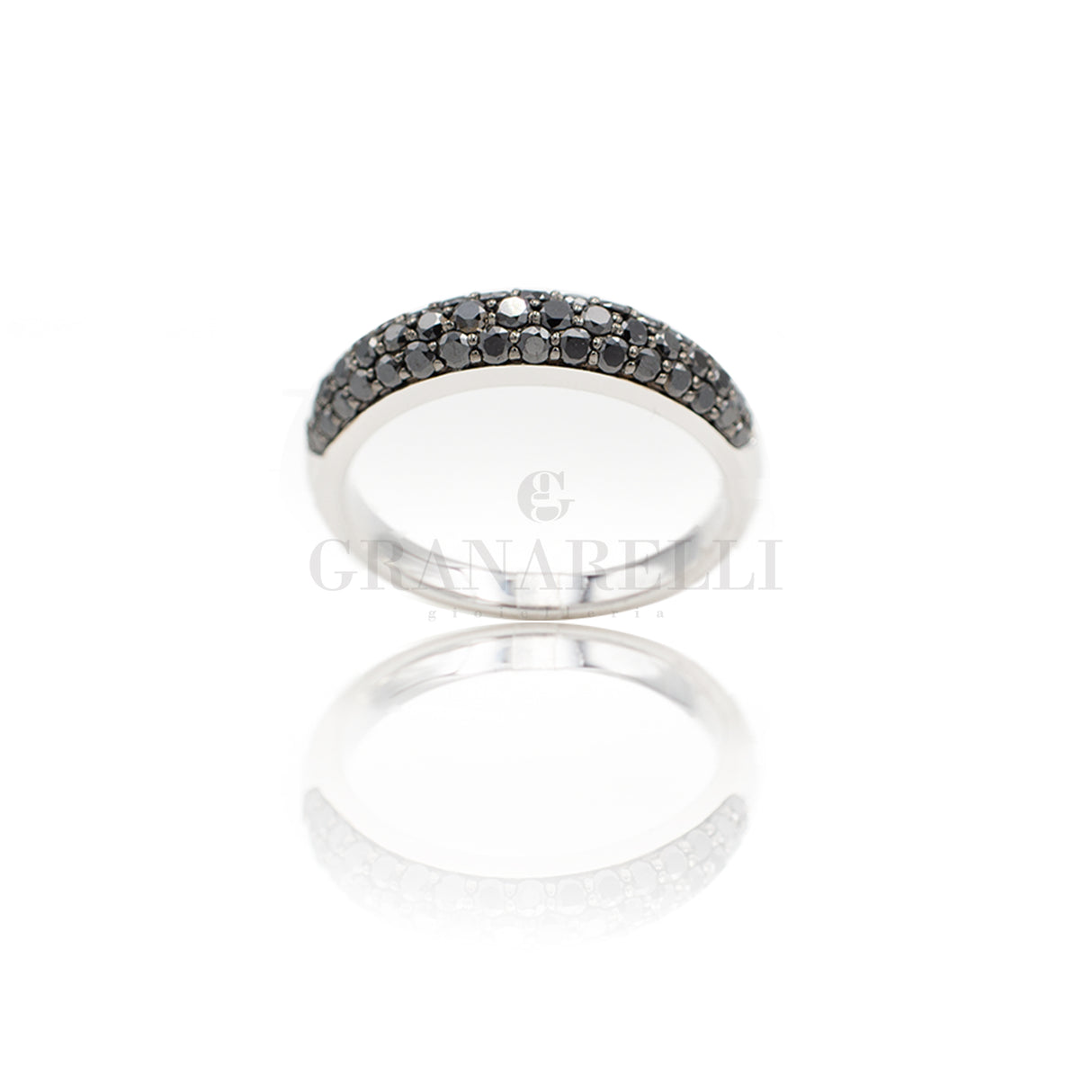White gold ring and bright black 0.79kt