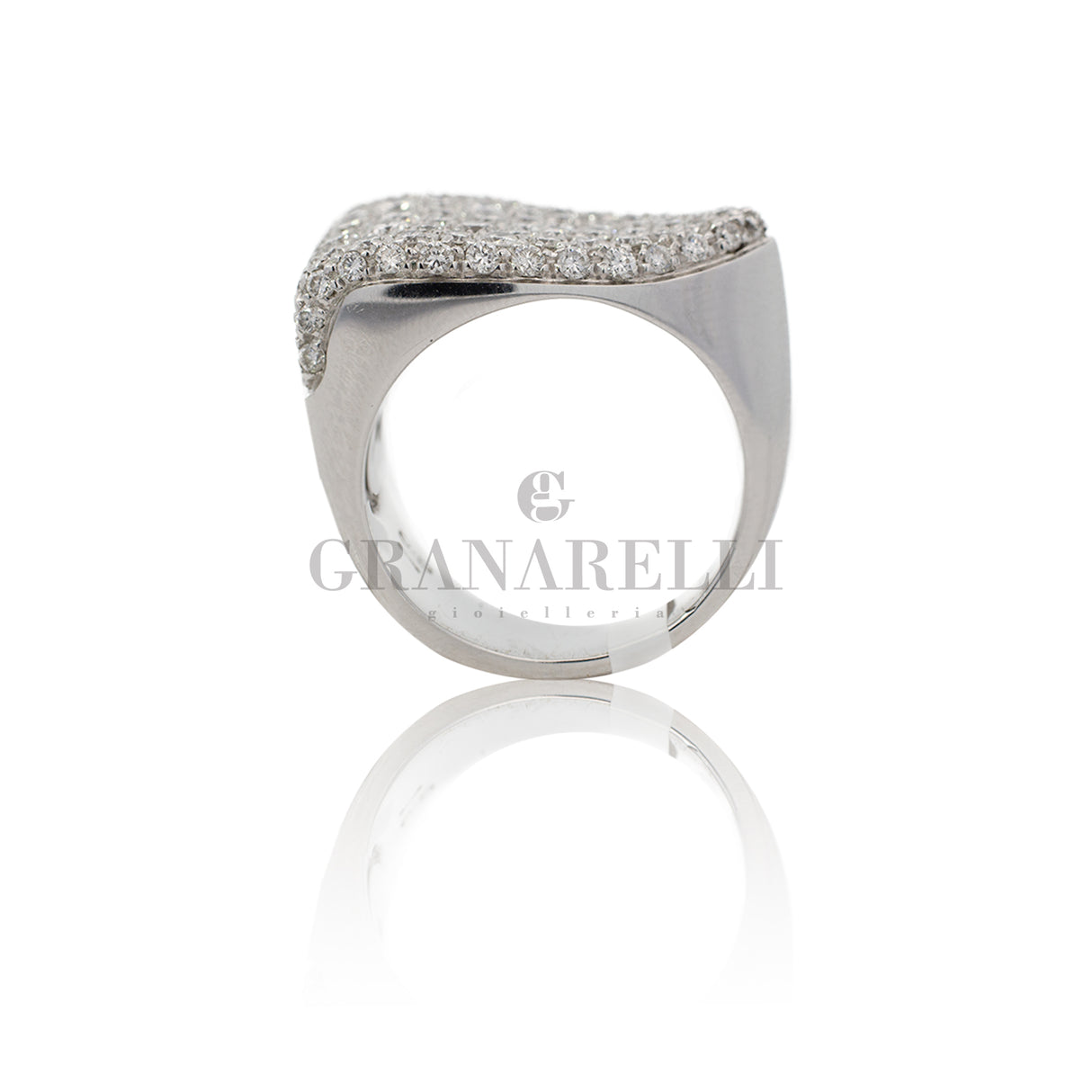 Asymmetrical band ring with white gold diamonds