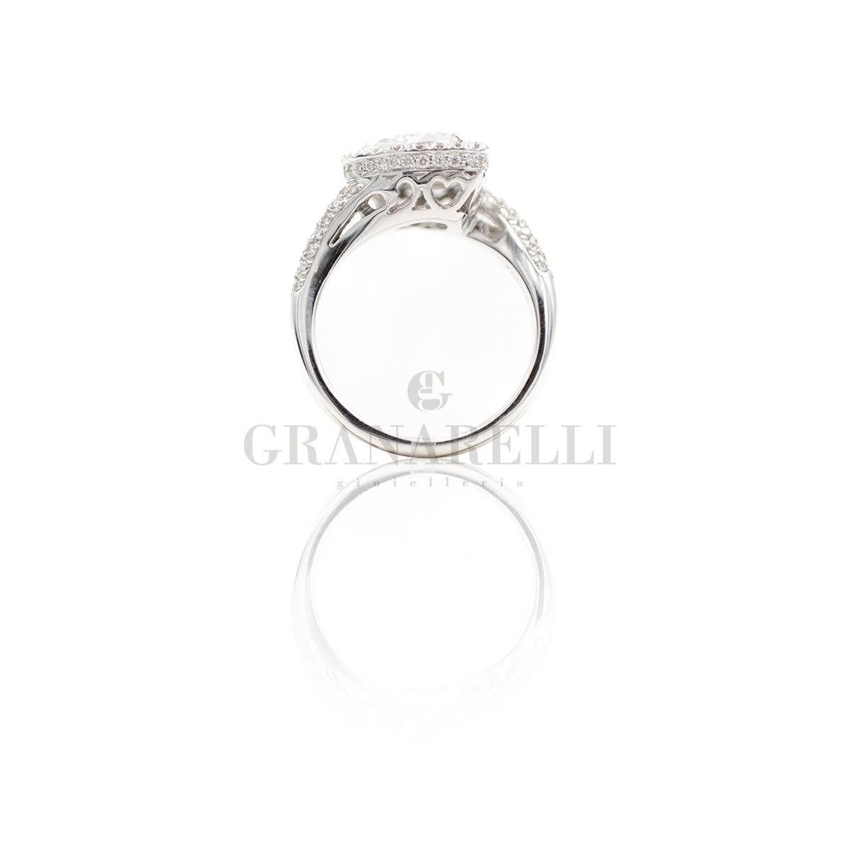 Sapphire ring 4.57kt heart cut and white gold diamonds