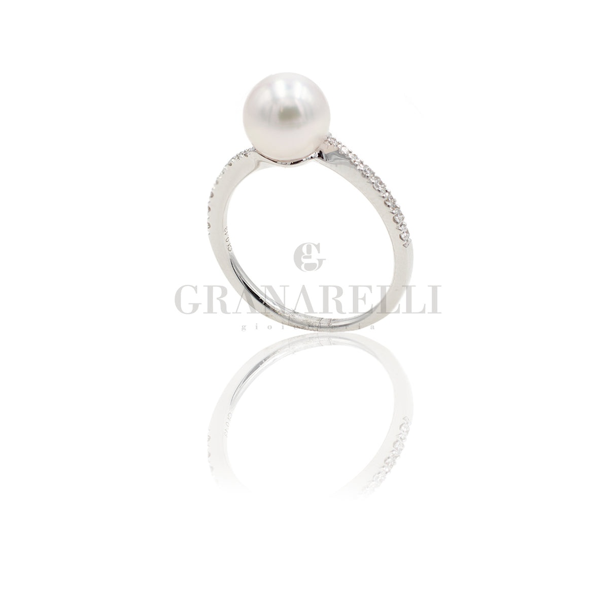 8mm pearl ring with white gold diamonds