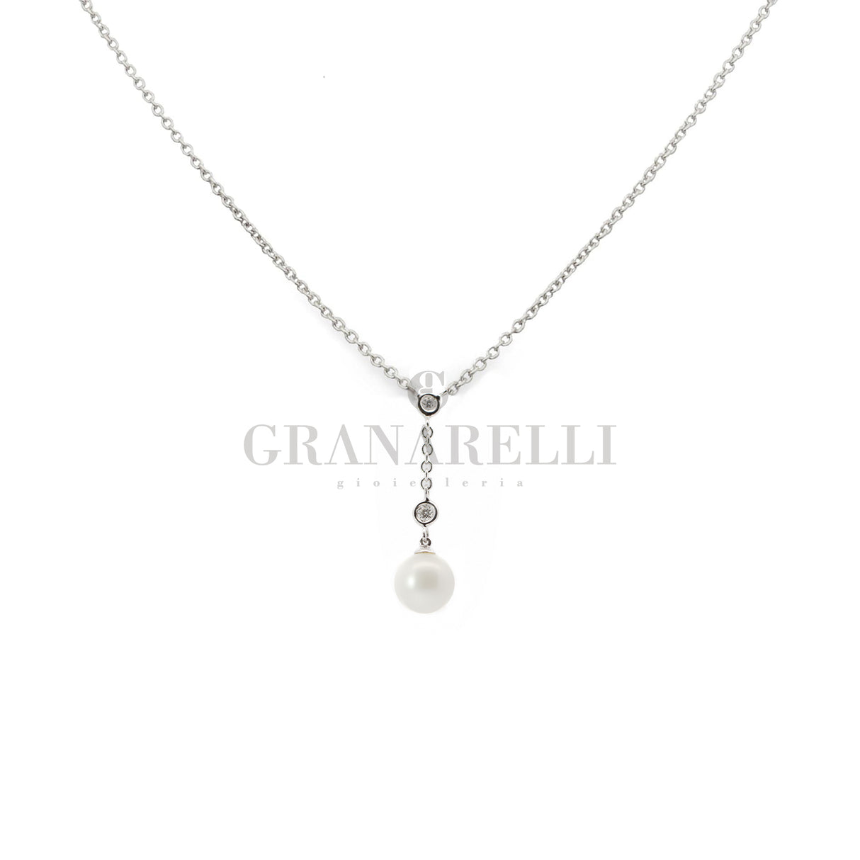 Pendientes de arrastre con diamantes.