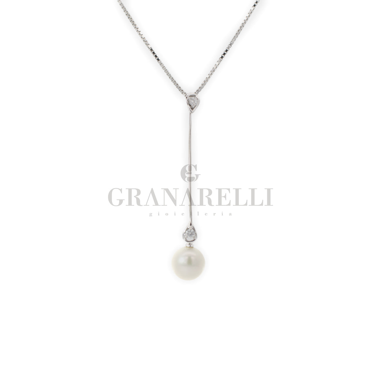 Pendientes de arrastre con diamantes.