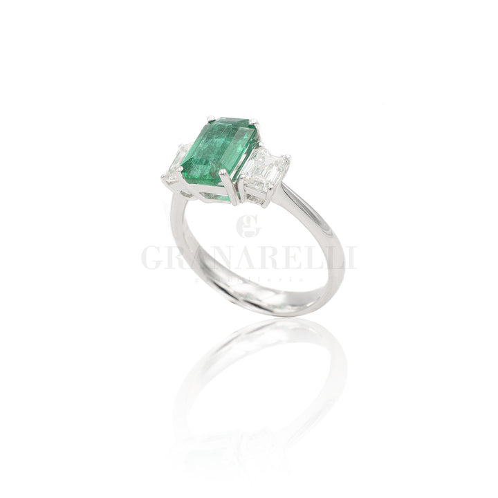 Anello in Oro Bianco con Smeraldo 1.67Kt e Diamanti-Anelli-GRANARELLI-Gioielleria Granarelli