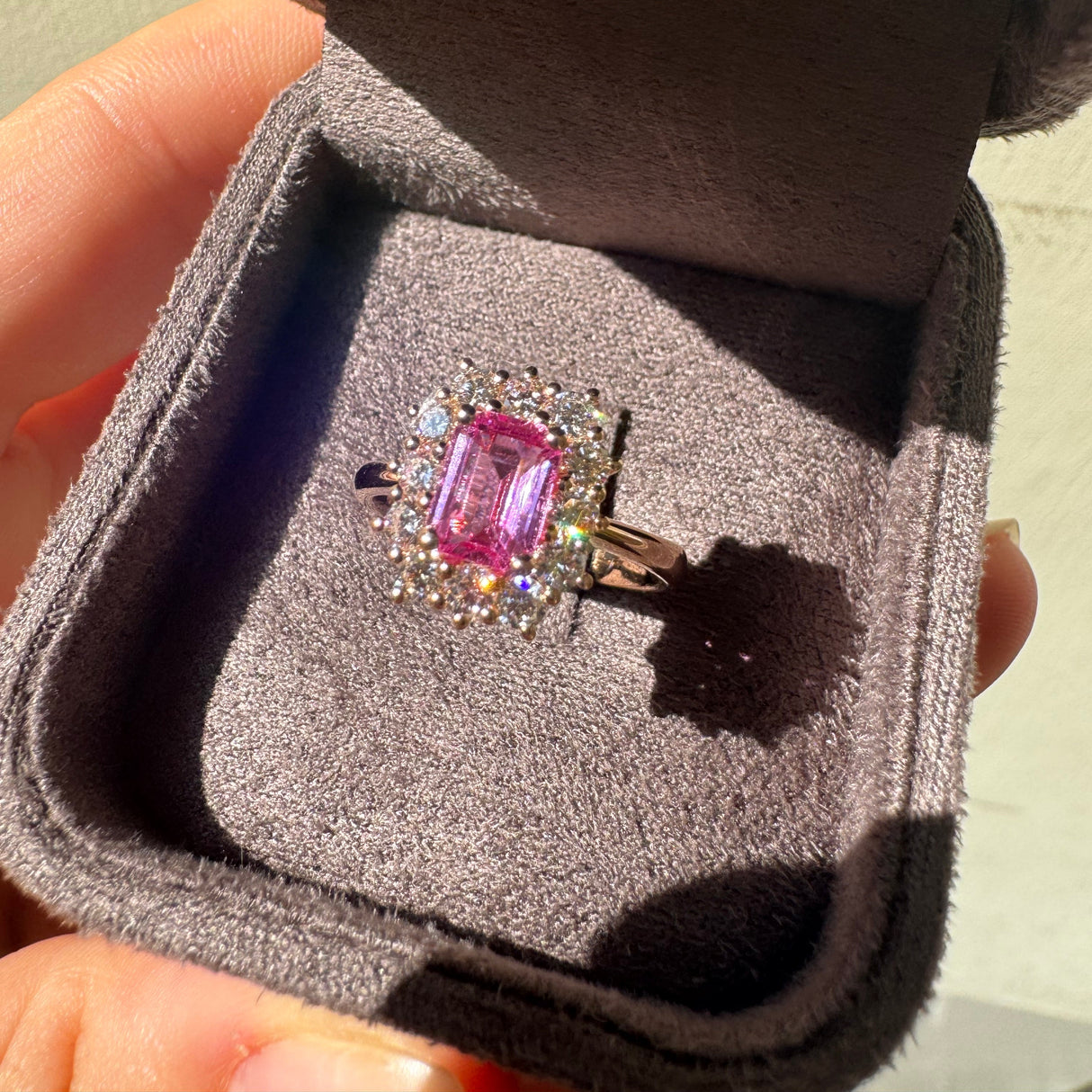Anello in Oro Rosa con Zaffiro rosa 1.32kt e Diamanti
