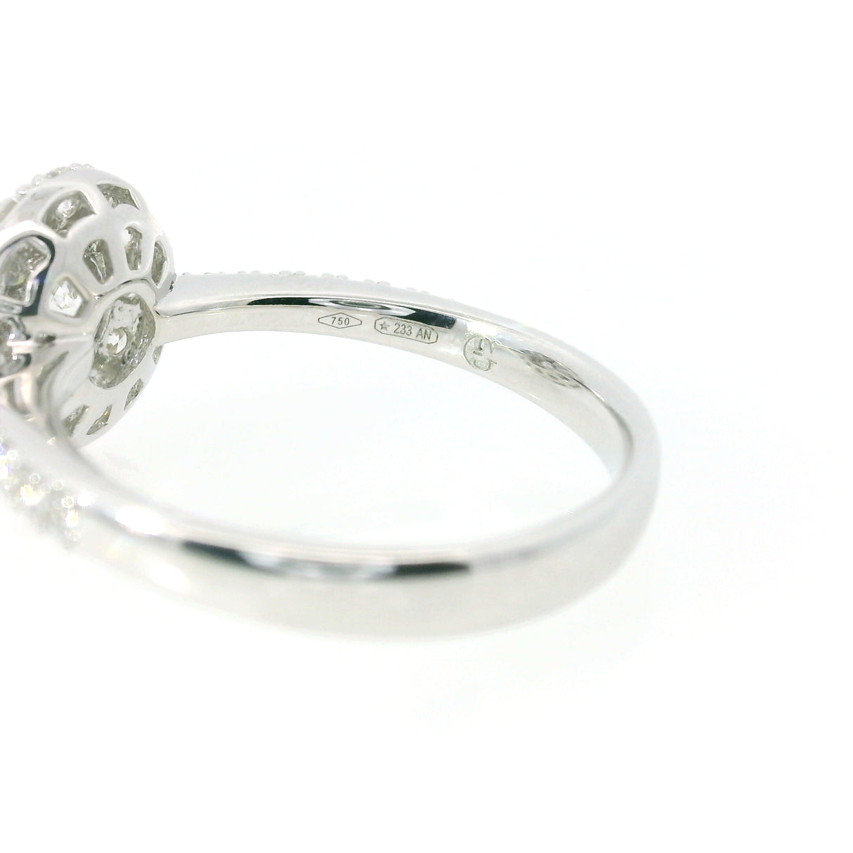 Anello Halo Oro bianco e Diamanti 0.71 GIA