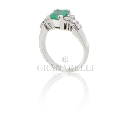 Anello in Oro Bianco con Smeraldo 0,90kt e Diamanti 0,55kt-Anelli-GRANARELLI-Gioielleria Granarelli