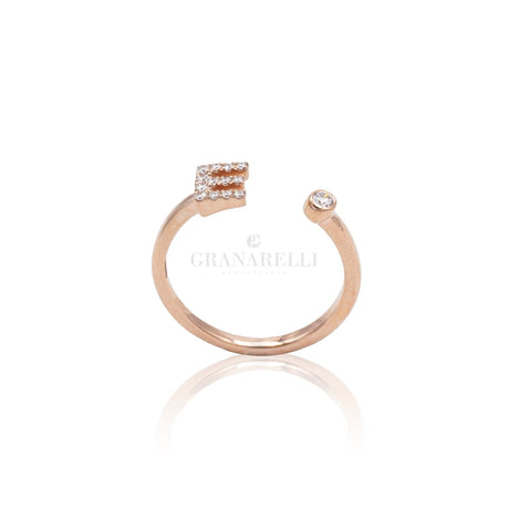 Anello Iniziale Lettera E con Diamanti Oro Rosa-Anelli-CRIVELLI- [SKU] -Gioielleria Granarelli