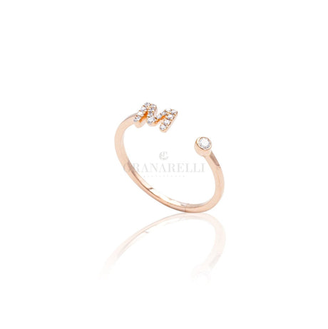 Anello Iniziale Lettera M con Diamanti Oro Rosa-Anelli-CRIVELLI- [SKU] -Gioielleria Granarelli