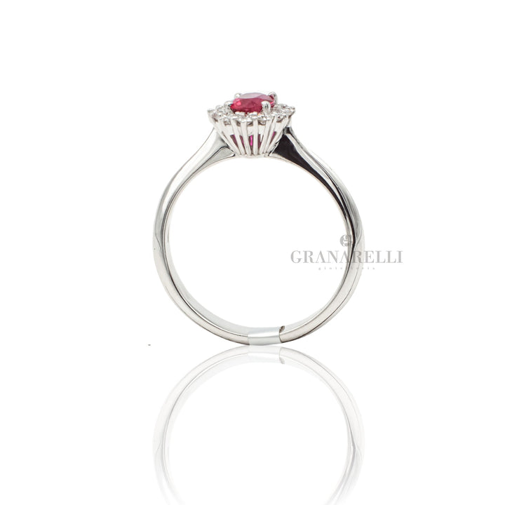 Anello Rubino ovale 0.46kt e Diamanti in Oro Bianco-Anelli-GRANARELLI-Gioielleria Granarelli