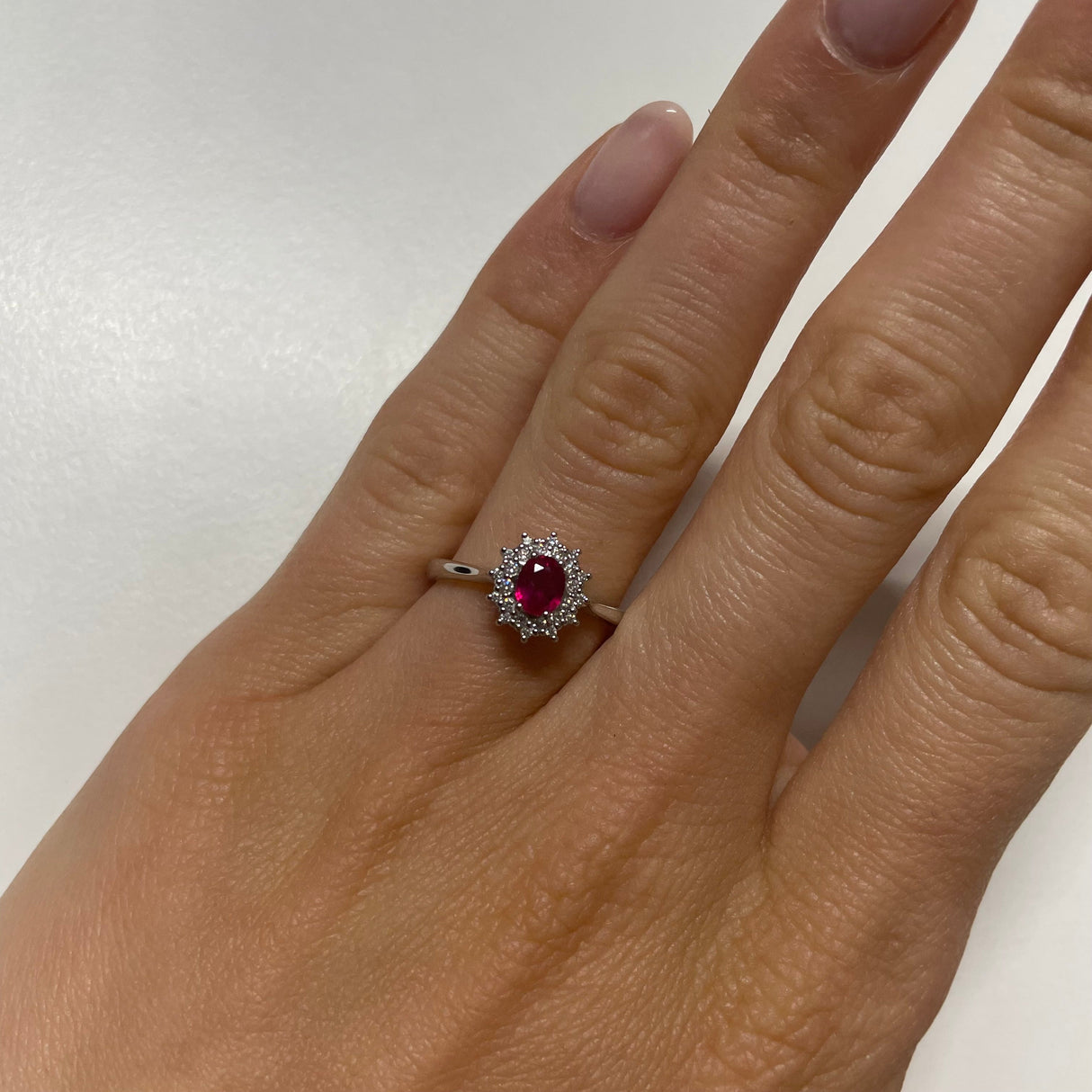 Anello Rubino taglio ovale 0.46kt e Diamanti-Anelli-RECARLO-Gioielleria Granarelli