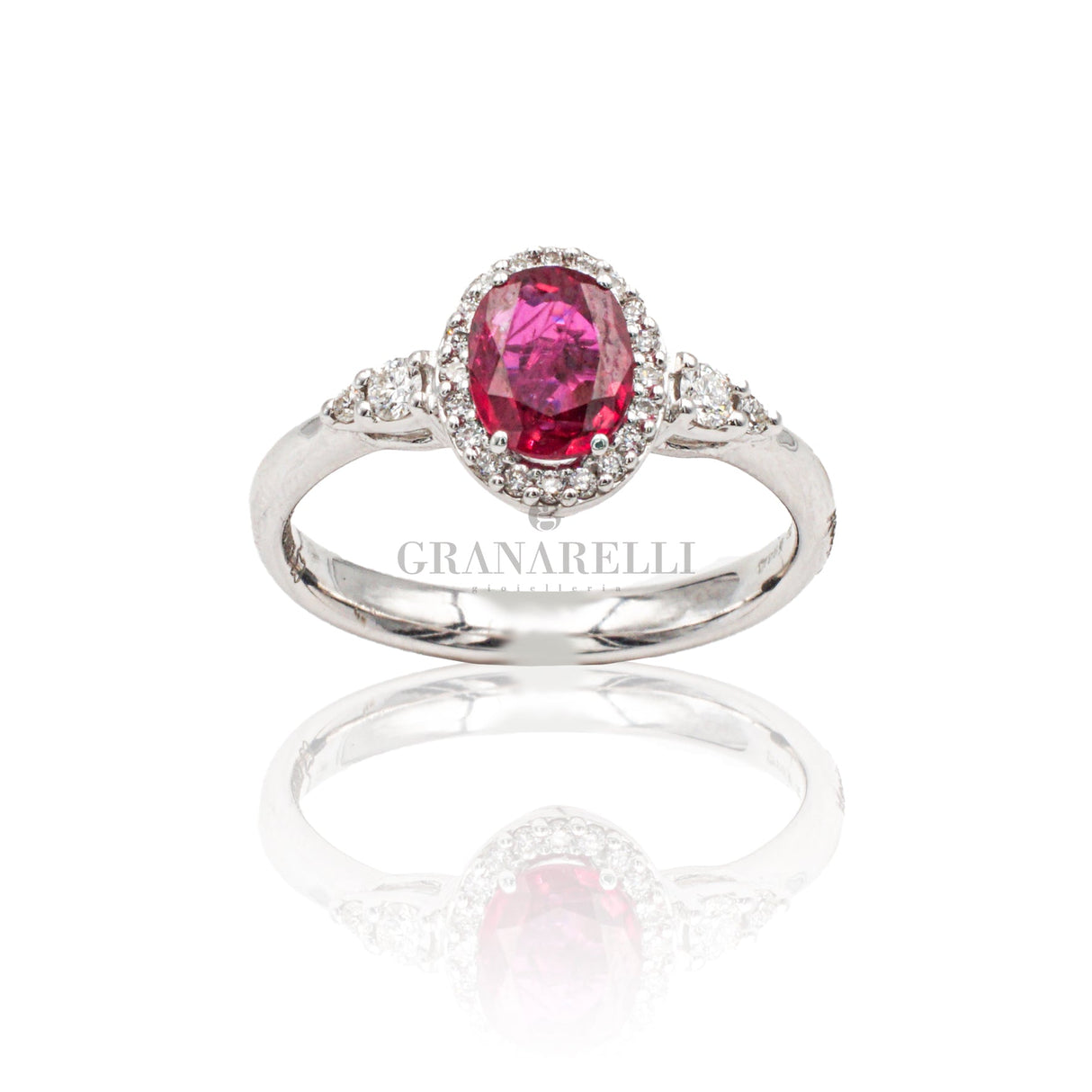 Anello Rubino taglio ovale 0.70kt contorno di Diamanti-Anelli-RECARLO-Gioielleria Granarelli
