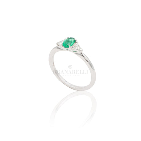 Anello Smeraldo Ovale e Diamanti-Anelli-CRIVELLI- [SKU] -Gioielleria Granarelli