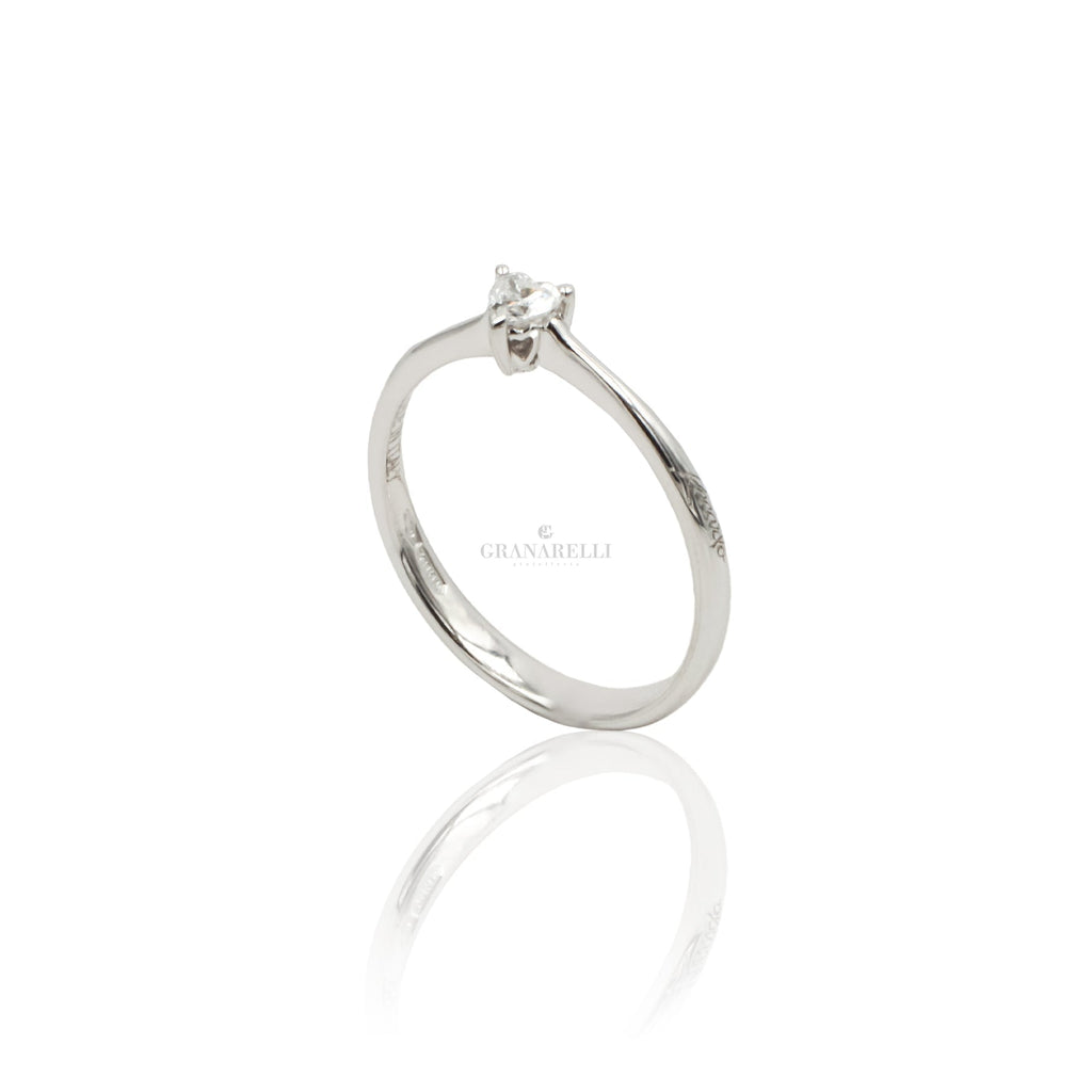 Anello solitario cuore online