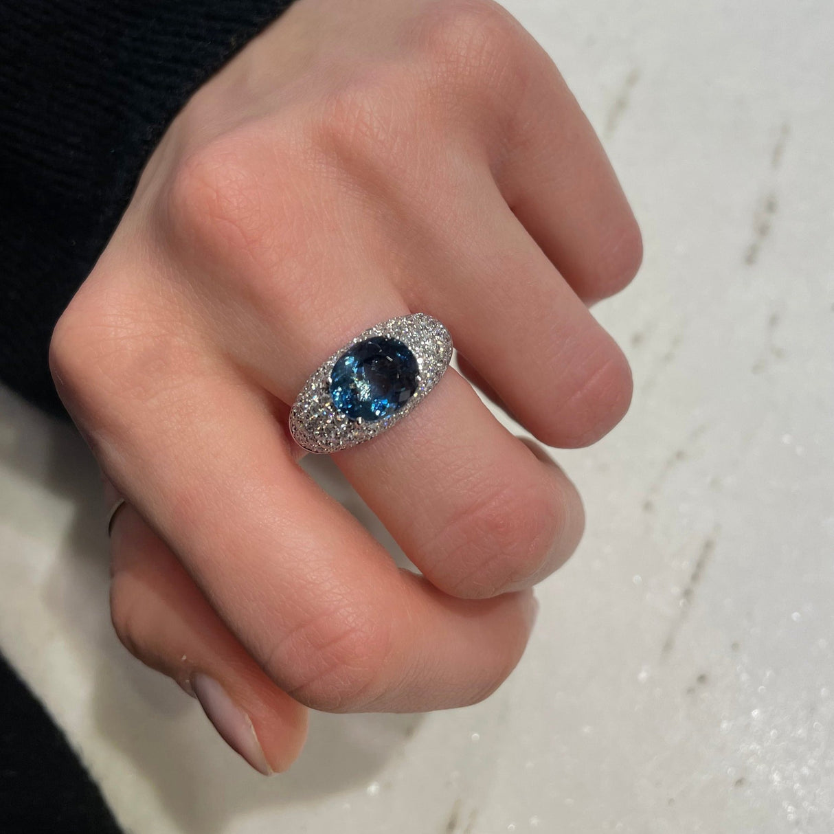 Anello Topazio London in Oro Bianco e Diamanti-Anelli-GRANARELLI-13-Gioielleria Granarelli