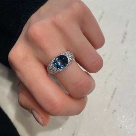 Anello Topazio London in Oro Bianco e Diamanti-Anelli-GRANARELLI-13-Gioielleria Granarelli