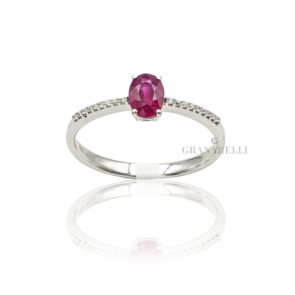Anello con Rubino 0.57kt taglio Ovale e Diamanti-Anelli-GRANARELLI-Gioielleria Granarelli