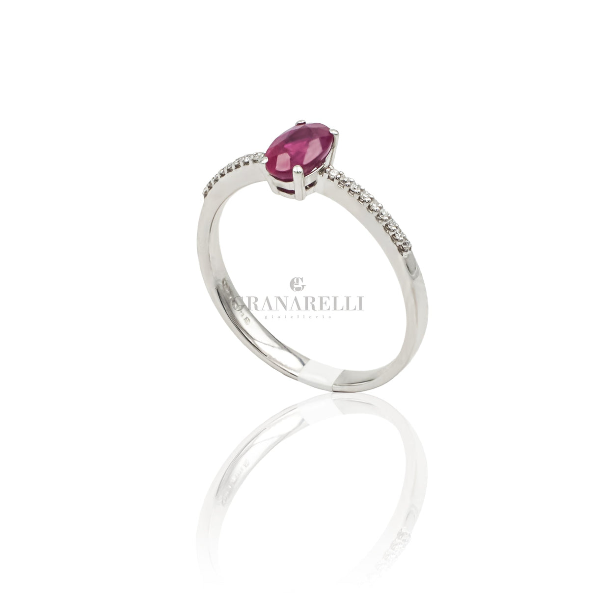 Anello con Rubino 0.57kt taglio Ovale e Diamanti-Anelli-GRANARELLI-Gioielleria Granarelli