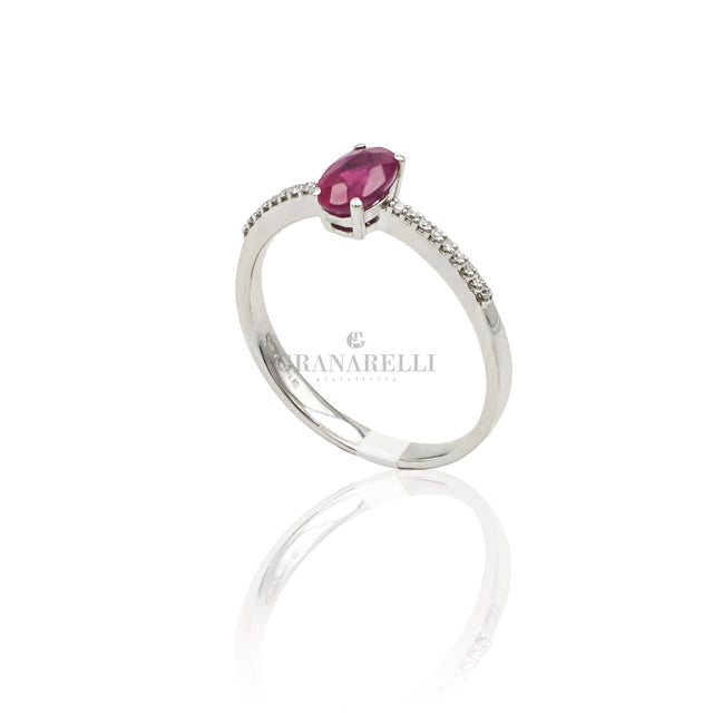 Anello con Rubino 0.57kt taglio Ovale e Diamanti-Anelli-GRANARELLI-Gioielleria Granarelli
