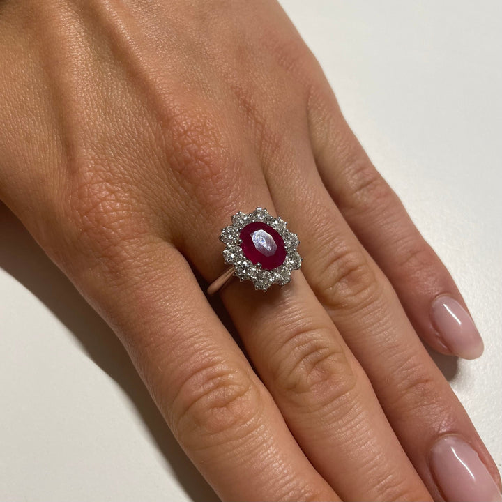 Anello con Rubino 3.23kt taglio Ovale e Diamanti-CRIVELLI-108-CONT A-Gioielleria Granarelli