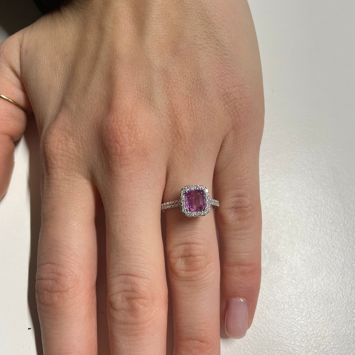 Anelli Anello in Oro Bianco con Zaffiro Rosa e Diamanti GRANARELLI