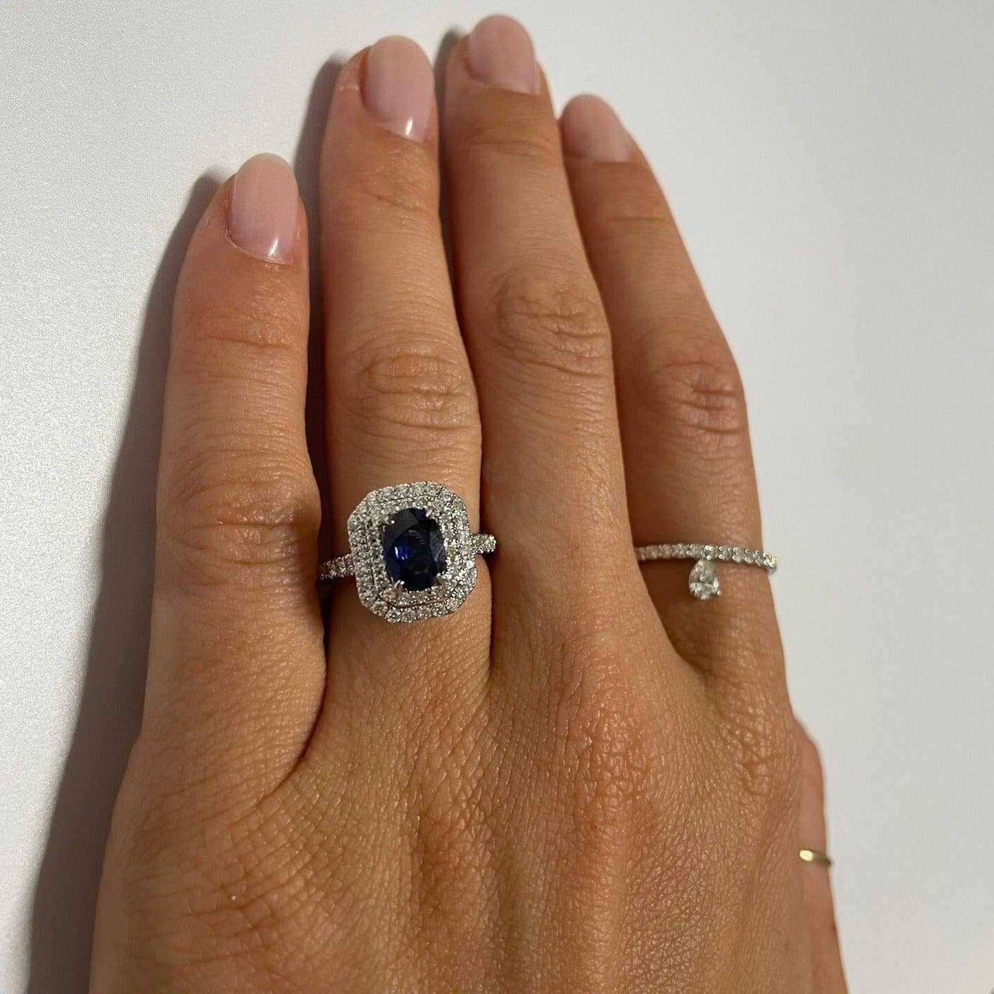 Crivelli ring in white gold with sapphire and diamonds