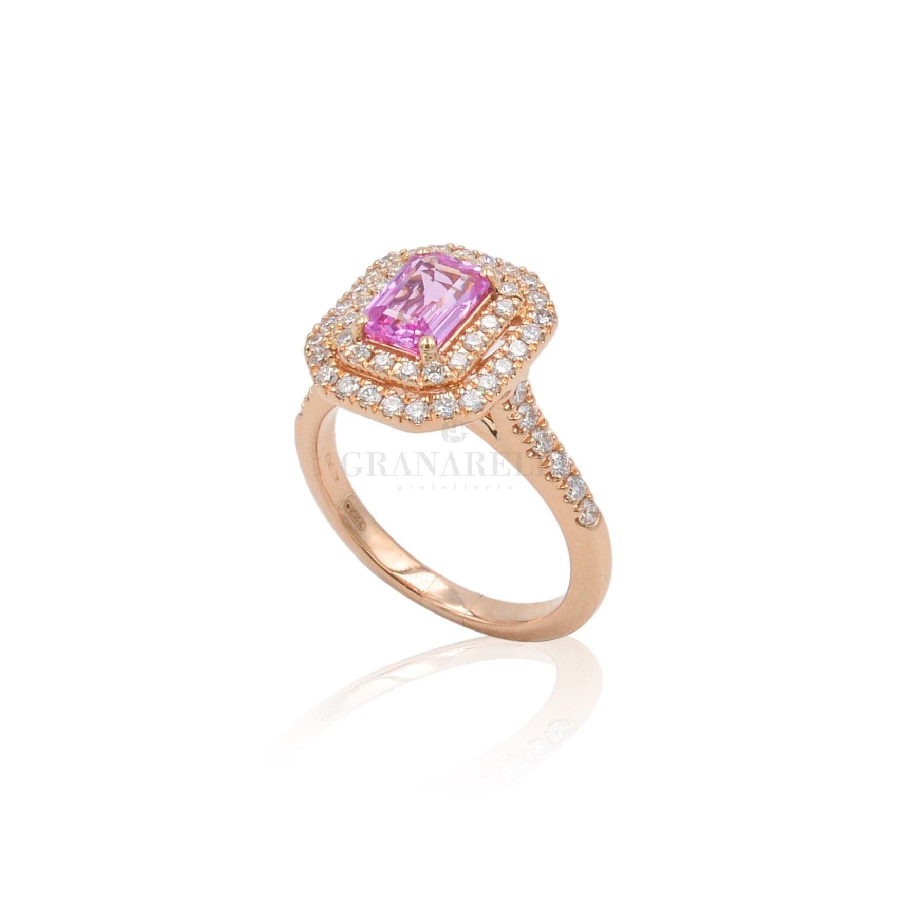 Anello oro rosa 750 con zaffiro rosa 0.65 carati e diamanti 0.10 carati Anello oro rosa 750 con zaffiro rosa 0.65 carati e diamanti 0.10 carati