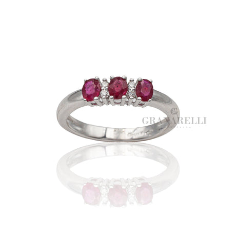 Anello trilogy con Rubini 0.70kt e Diamanti-Anelli-GRANARELLI-Gioielleria Granarelli