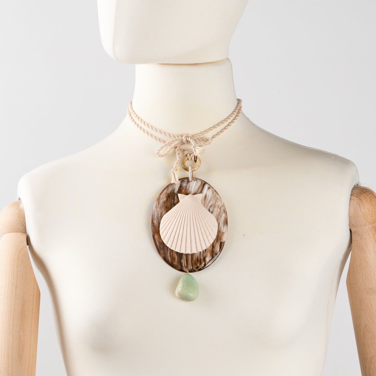 Collana Corda Corno con Conchiglia e Pietra Verde-Girocolli-AMLÈ-Gioielleria Granarelli