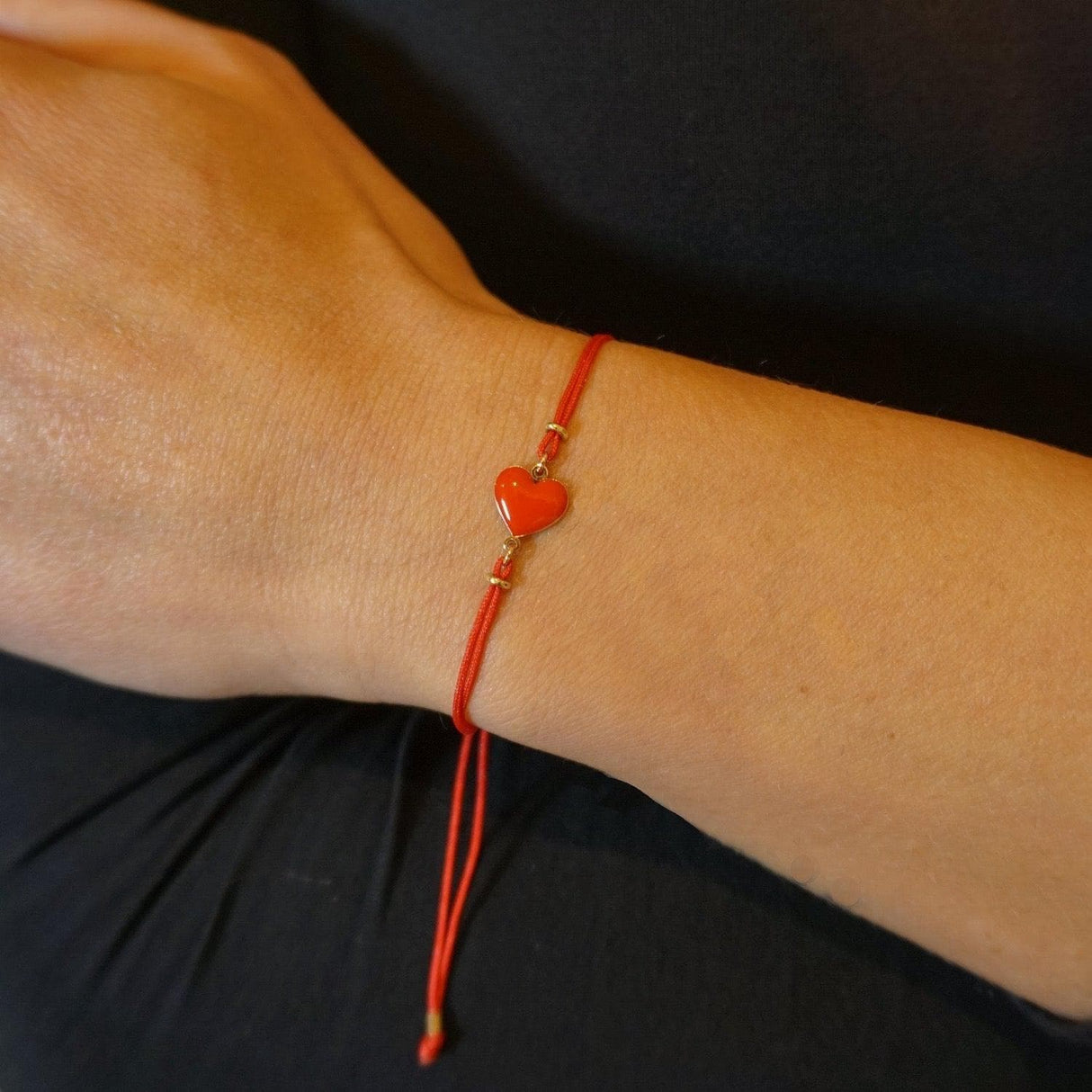 Bracciale cuore rosso su cordino-Bracciali-GioGio- [SKU] -Gioielleria Granarelli