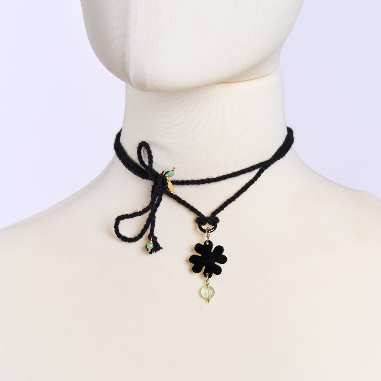 Collana cordino con Quadrifoglio Nero piccolo e Pietra-Girocolli-AMLÈ-Gioielleria Granarelli